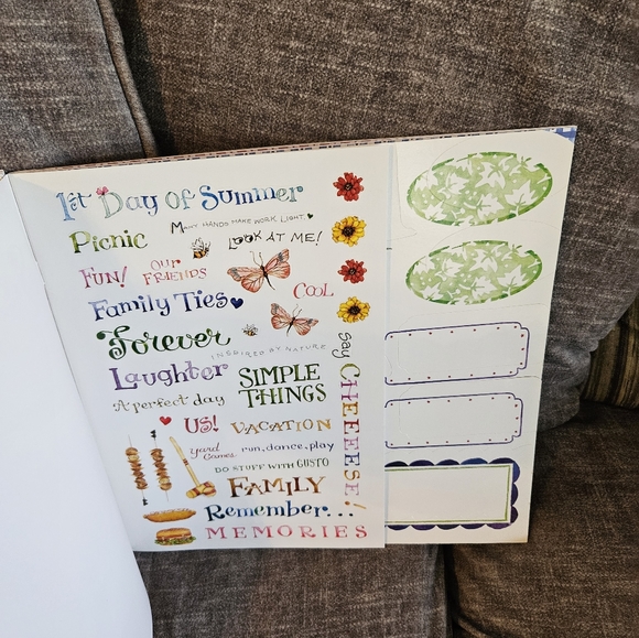 4 Seasonal Scrapbooks - Picture 4 of 11